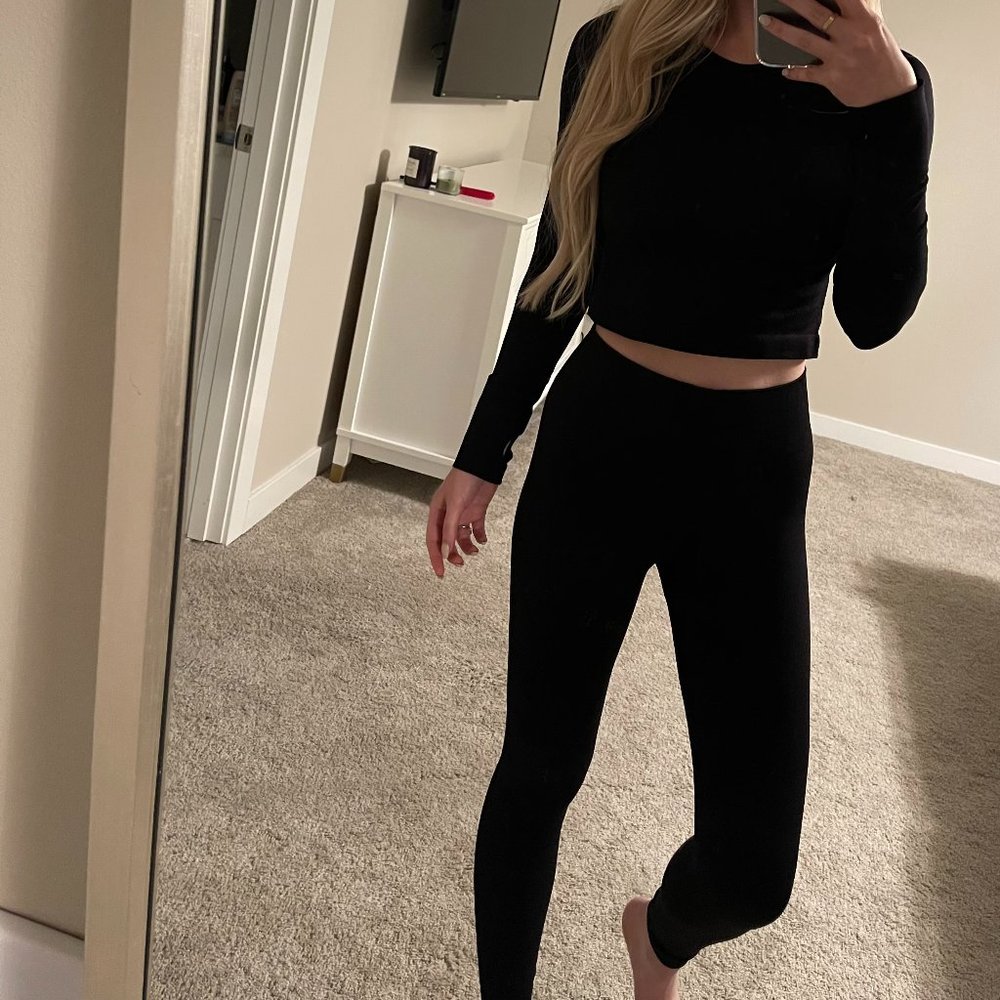 Black Long Sleeve Crop Workout Set